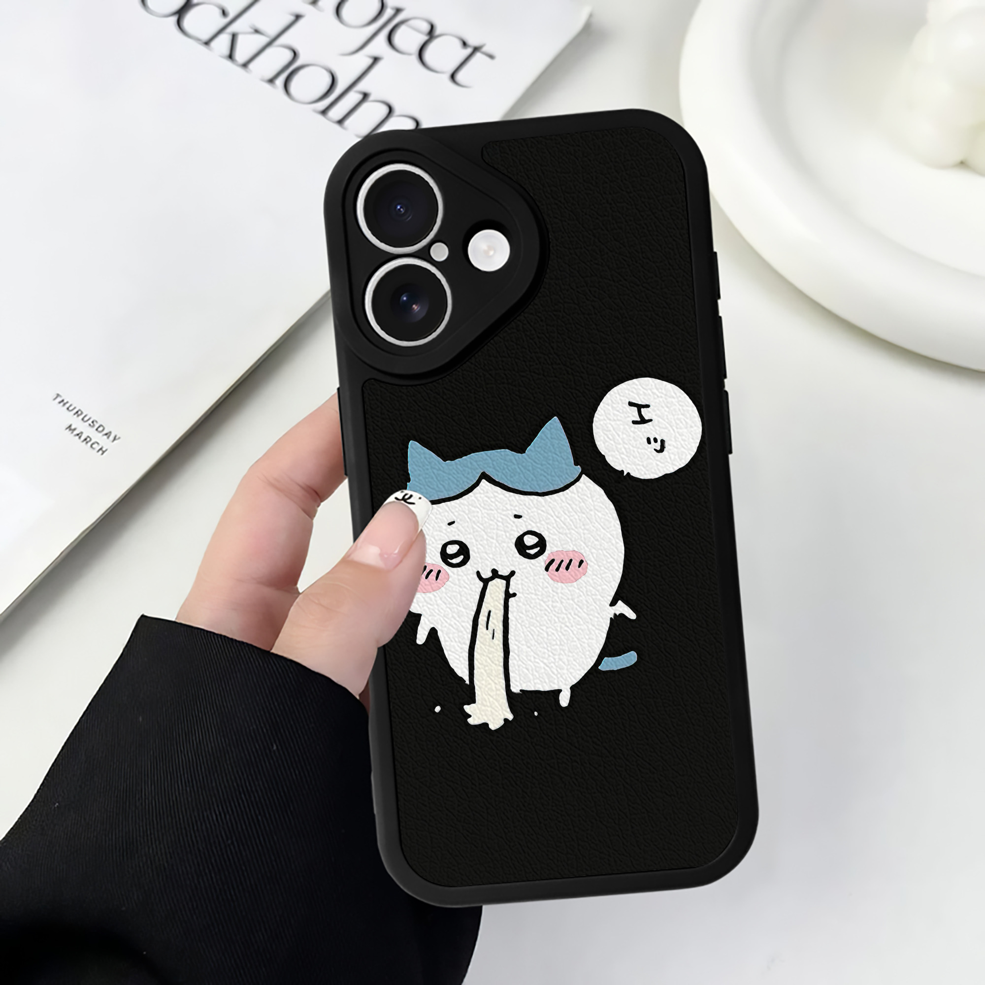 （画像用） ちいかわ ハチワレ Chii-kawa hachiware 【iPhone 16シリーズ対応】シリコンスマホケース（レザー調） 材質：シリコン